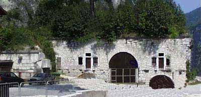 tombion da sud.jpg (65142 byte)