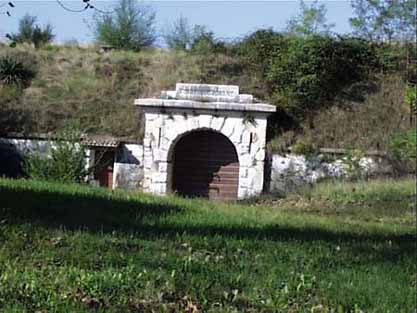 lugagnano ingresso.jpg (75797 byte)